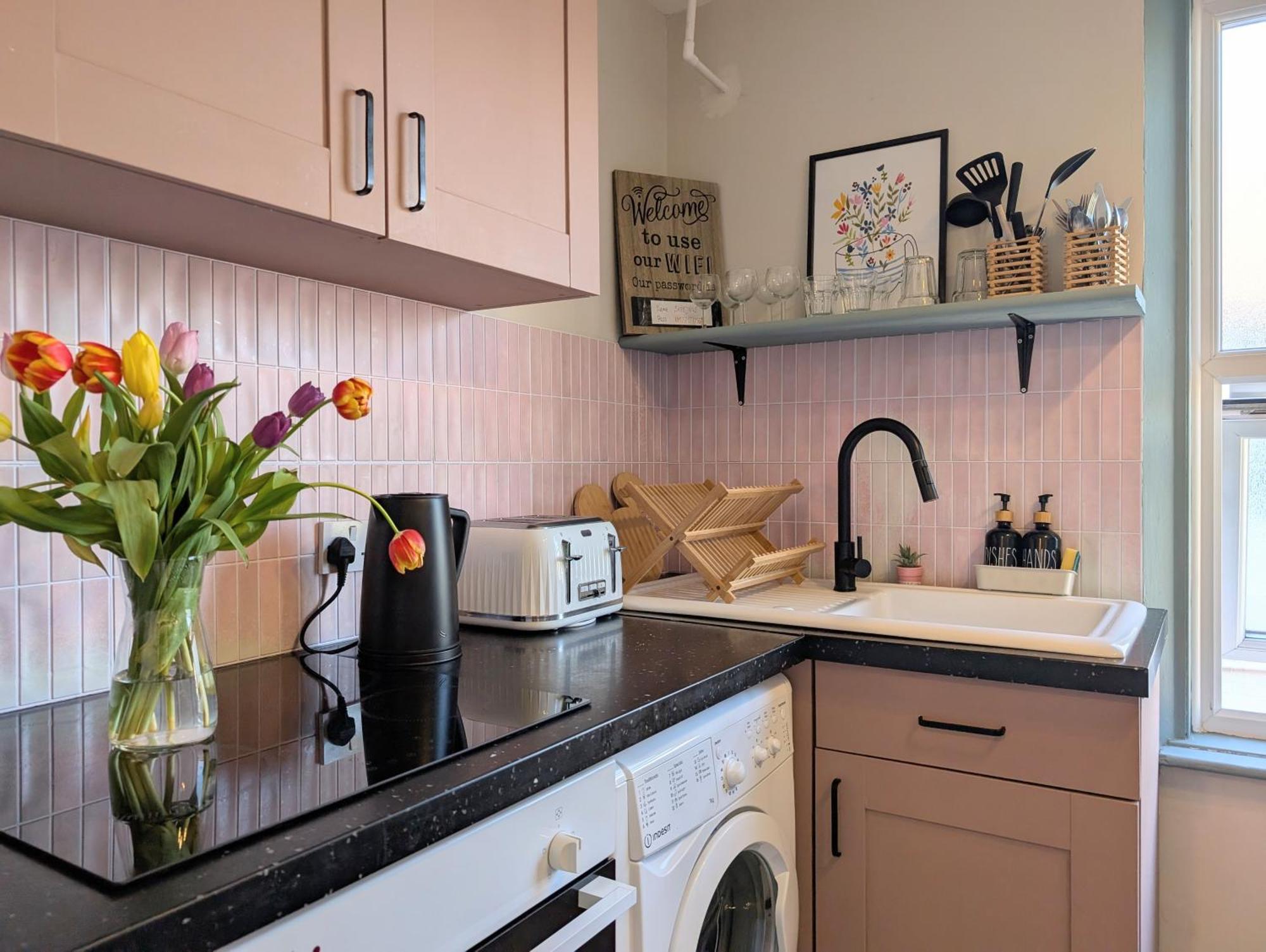 Peacehaven Retreat - 4 Minutes From The Beach! Pet Friendly! Weymouth Buitenkant foto
